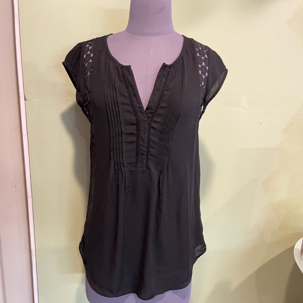 Pea in the Pod Maternity cap sleeve Blouse, black size Small